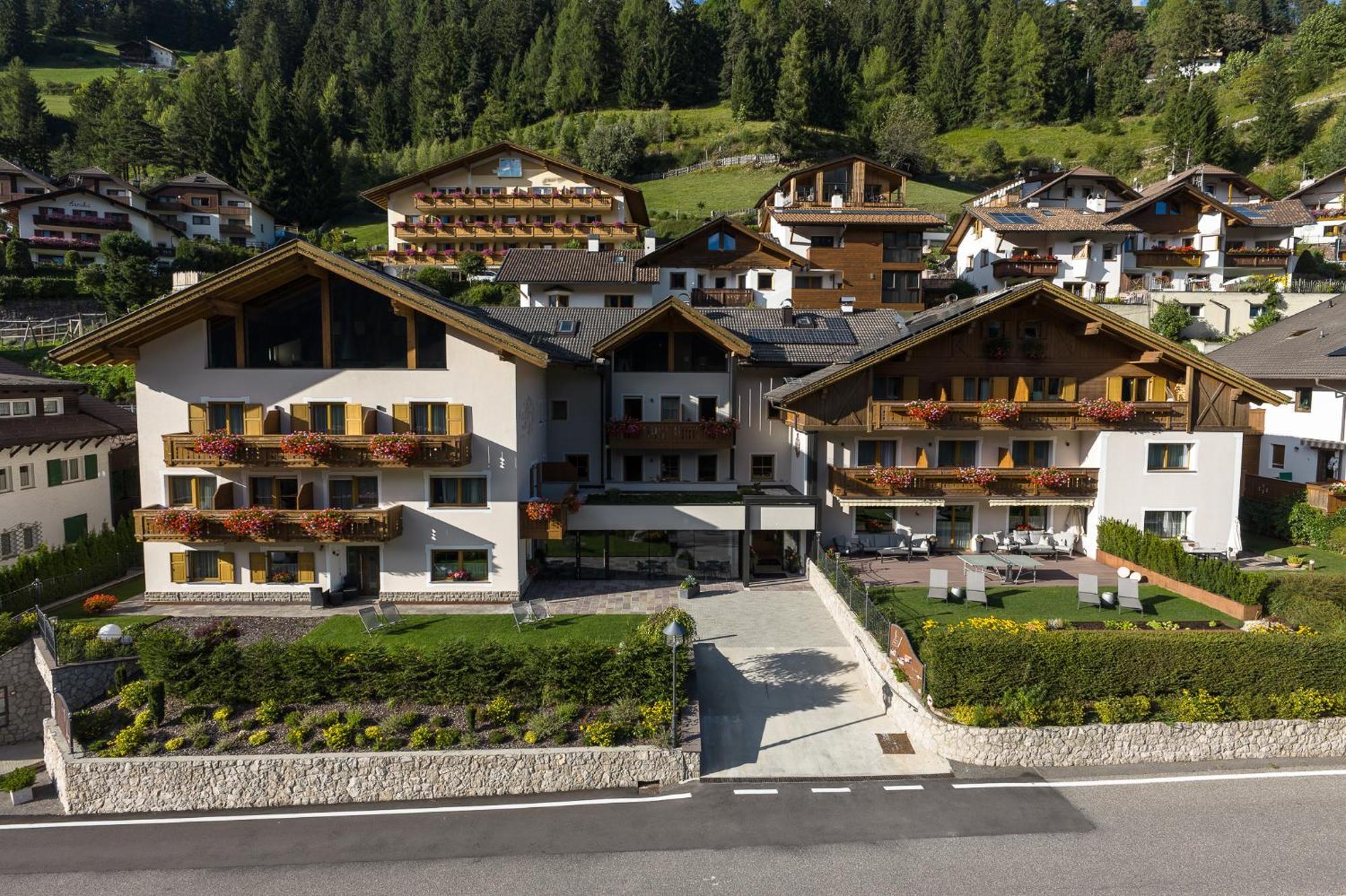 Hotel Vernel Santa Cristina Val Gardena Exterior photo